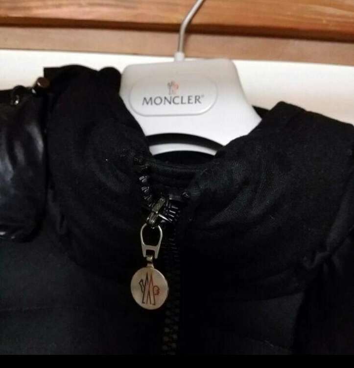 モンクレール　MONTGENEVER（古着・ファッション）の商品画像 - 査定依頼日：2025年3月21日 - 最高査定価格：35,000円