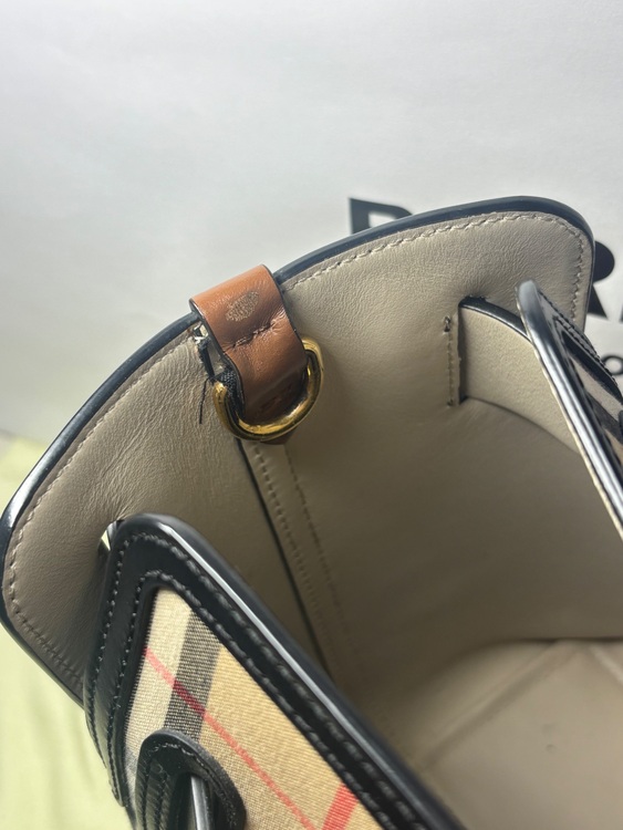 その他 バーバリー （ブランドバッグ）の商品画像 - 査定依頼日：2025年11月18日 - 最高査定価格：30,000円