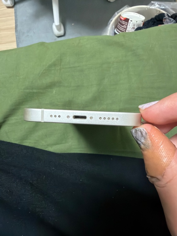 iPhone 13 128GB docomo（スマホ）の商品画像 - 査定依頼日：2026年3月25日 - 最高査定価格：31,000円