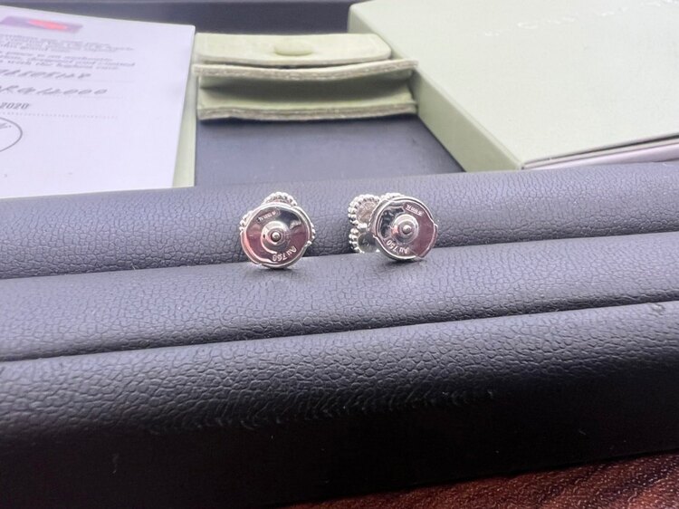 ヴァンクリーフ &アーペル　スウィートアルハンブラ　ピアス（金・貴金属）の商品画像 - 査定依頼日：2024年11月22日 - 最高査定価格：230,000円