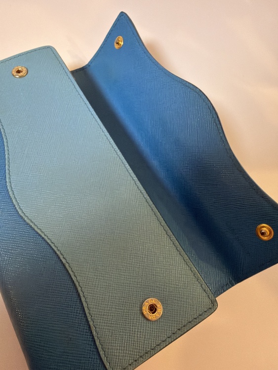 PRADA 長財布　ブルー（ブランド財布・小物）の商品画像 - 査定依頼日：2026年7月20日 - 最高査定価格：100,000円