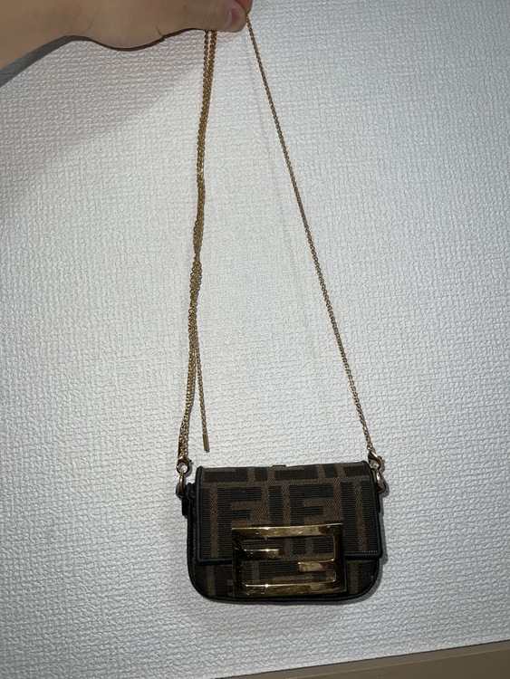 FENDI小型バッグ（ブランドバッグ）の商品画像 - 査定依頼日：2026年1月22日 - 最高査定価格：60,000円