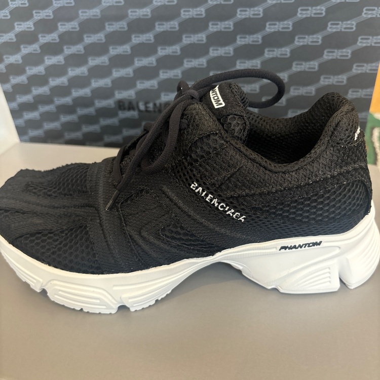 スニーカー（古着・ファッション）の商品画像 - 査定依頼日：2025年8月3日 - 最高査定価格：20,000円