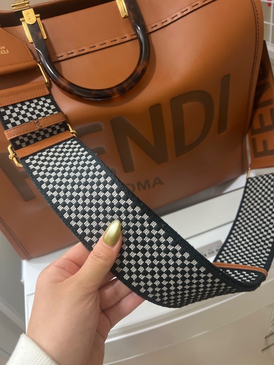 フェンディ  （ブランドバッグ）の商品画像 - 査定依頼日：2025年11月10日 - 最高査定価格：180,000円