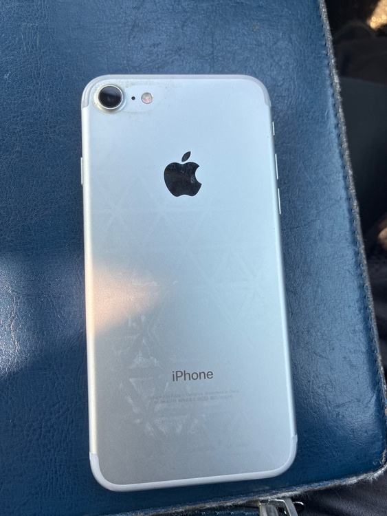 iPhone SE (第 2 世代) 64GB Softbank（スマホ）の商品画像 - 査定依頼日：2026年3月23日 - 最高査定価格：10,000円