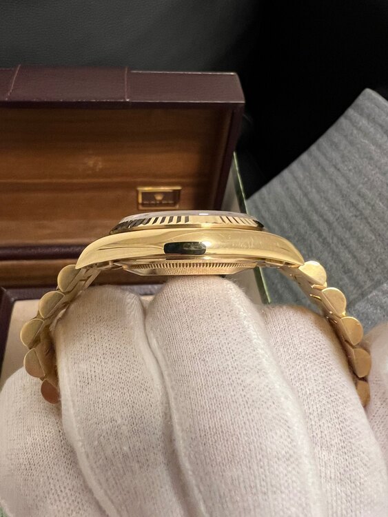 ロレックス デイデイト 18238（高級時計）の商品画像 - 査定依頼日：2025年4月23日 - 最高査定価格：2,800,000円