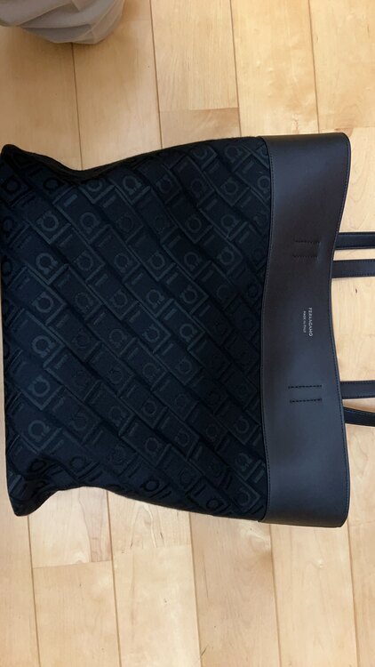 フェラガモ  （ブランドバッグ）の商品画像 - 査定依頼日：2025年5月13日 - 最高査定価格：100,000円