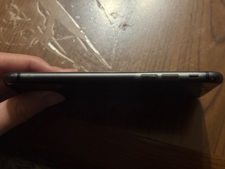 iPhone8 64GB docomo（スマホ）の商品画像 - 査定依頼日：2026年2月22日 - 最高査定価格：4,000円