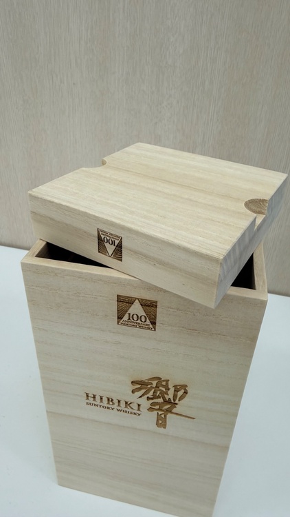 響 100周年記念（お酒）の商品画像 - 査定依頼日：2026年8月1日 - 最高査定価格：295,000円
