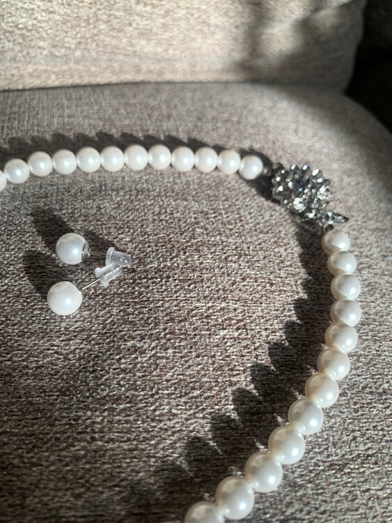 泉洲産パールネックレスとピアス（宝石）の商品画像 - 査定依頼日：2024年1月14日 - 最高査定価格：3,500円