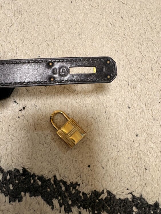 ケリーボックスカーフ　ノワール ○A（ブランドバッグ）の商品画像 - 査定依頼日：2026年4月26日 - 最高査定価格：1,400,000円