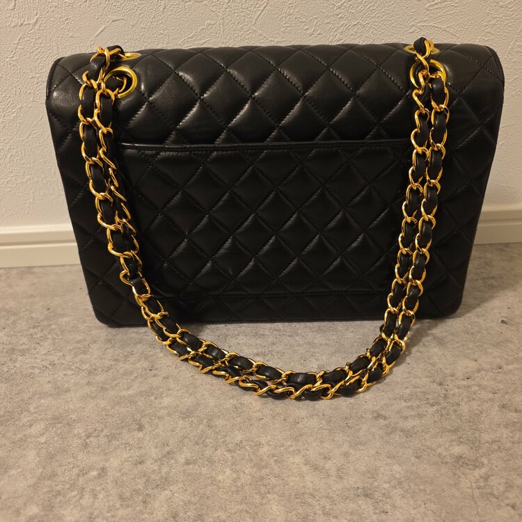 パリ限定　マトラッセ　ダブルフラップチェーンショルダーバッグ（ブランドバッグ）の商品画像 - 査定依頼日：2026年4月2日 - 最高査定価格：270,000円