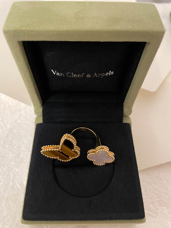 ヴァンクリーフ&アーペル　ラッキーリング（宝石）の商品画像 - 査定依頼日：2025年12月26日 - 最高査定価格：300,000円