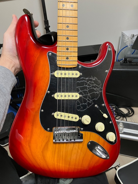 Fender american ultra luxe SSS（ピアノ・楽器・PA機材）の商品画像 - 査定依頼日：2025年12月12日 - 最高査定価格：200,000円