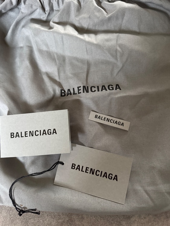 バレンシアガ  （ブランドバッグ）の商品画像 - 査定依頼日：2025年9月30日 - 最高査定価格：120,000円