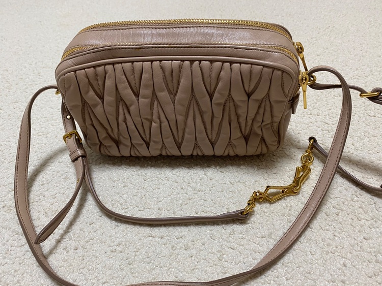 ミュウミュウ  （ブランドバッグ）の商品画像 - 査定依頼日：2025年6月6日 - 最高査定価格：50,000円