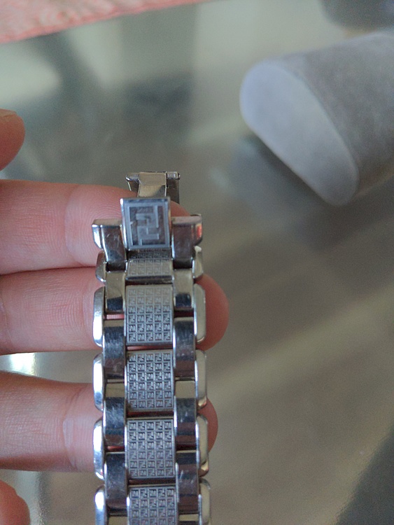 FENDI 腕時計 （ブランド財布・小物）の商品画像 - 査定依頼日：2020年4月29日 - 最高査定価格：4,000円