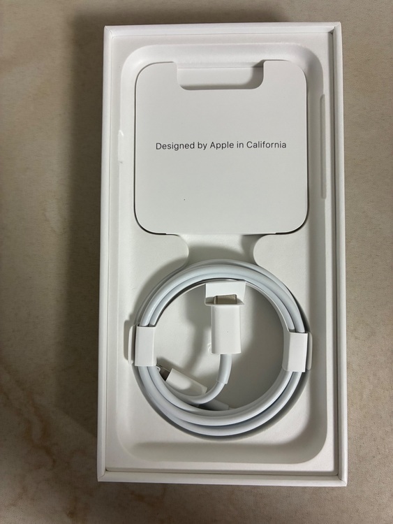 iPhone SE (第 3 世代) 64GB au（スマホ）の商品画像 - 査定依頼日：2025年9月15日 - 最高査定価格：19,000円