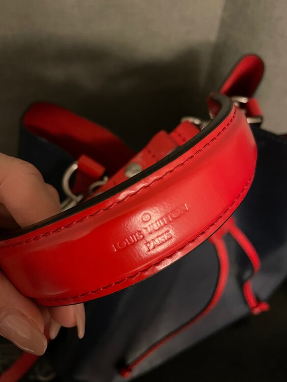 ルイヴィトン ネオノエ エピ M54367 バイカラー ネイビー レッド （ブランドバッグ）の商品画像 - 査定依頼日：2024年12月16日 - 最高査定価格：80,000円