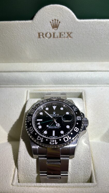 ロレックス GMTマスター 116710LN（高級時計）の商品画像 - 査定依頼日：2025年2月19日 - 最高査定価格：1,850,000円