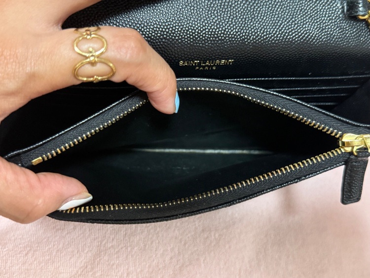 サンローラン ショルダーバッグ カサンドラ エンベロープ チェーンウォレット（ブランドバッグ）の商品画像 - 査定依頼日：2025年8月25日 - 最高査定価格：150,000円