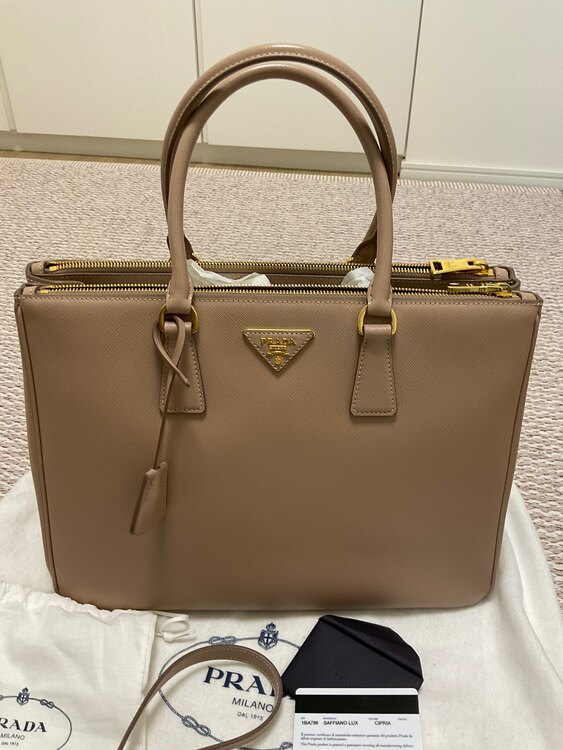 プラダ  （ブランドバッグ）の商品画像 - 査定依頼日：2025年5月22日 - 最高査定価格：32,400円