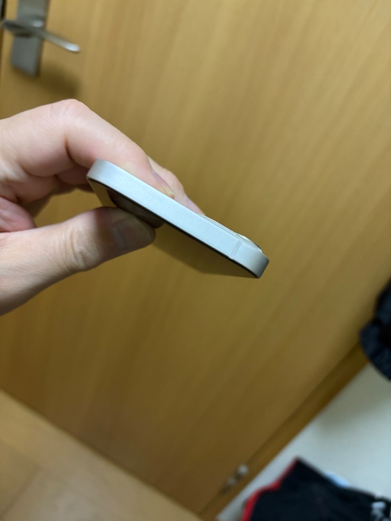 iPhone 13 128GB docomo（スマホ）の商品画像 - 査定依頼日：2026年2月23日 - 最高査定価格：28,000円