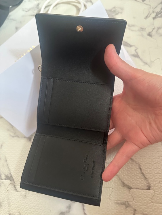 DIOR ディオール レディディオール 黒 ロータス ウォレット カナージュ 3（ブランド財布・小物）の商品画像 - 査定依頼日：2025年6月29日 - 最高査定価格：30,000円
