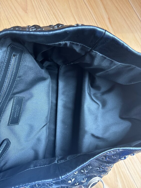 ジミーチュウ  （ブランドバッグ）の商品画像 - 査定依頼日：2025年1月27日 - 最高査定価格：15,000円