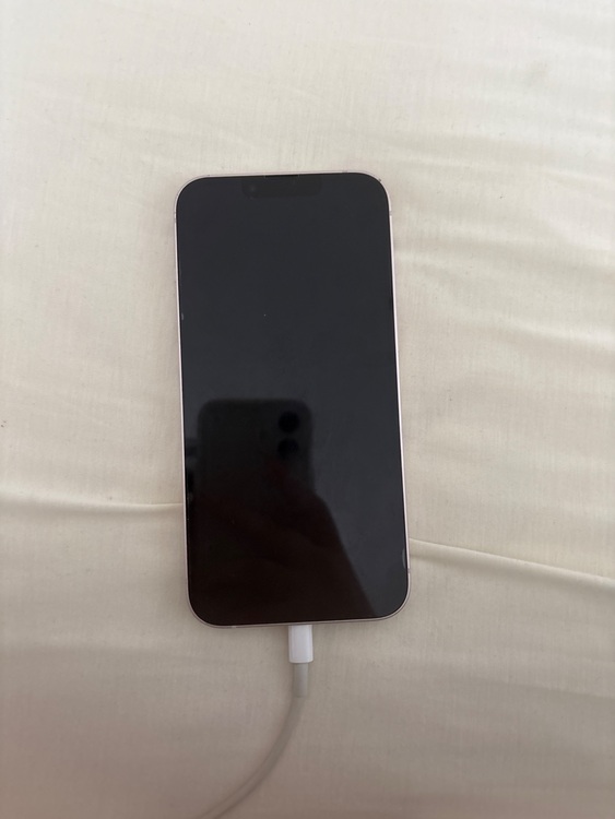 iPhone 13 128GB docomo（スマホ）の商品画像 - 査定依頼日：2025年6月7日 - 最高査定価格：28,000円