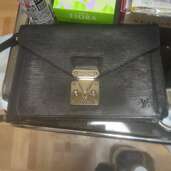 ルイヴィトン エピ （ブランドバッグ）の商品画像 - 査定依頼日：2025年4月6日 - 最高査定価格：10,000円