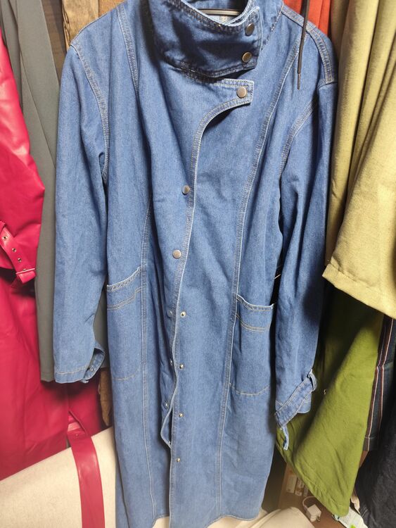 Cosmina ロングデニムコート（古着・ファッション）の商品画像 - 査定依頼日：2025年11月24日 - 最高査定価格：50円