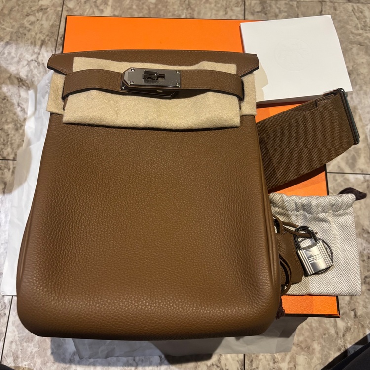 ケリーアッカドpm（ブランドバッグ）の商品画像 - 査定依頼日：2025年11月22日 - 最高査定価格：1,200,000円