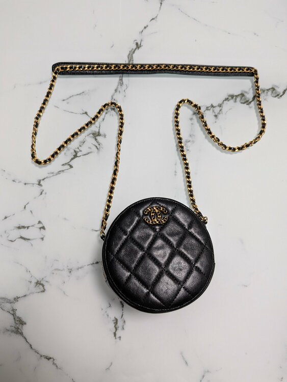 CHANEL マトラッセ ラウンド チェーンショルダー ミニ バッグ レザー ゴールド金具（ブランドバッグ）の商品画像 - 査定依頼日：2026年8月31日 - 最高査定価格：100,000円