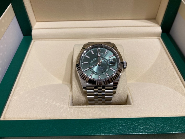 ロレックス　スカイドゥエラー（高級時計）の商品画像 - 査定依頼日：2025年9月9日 - 最高査定価格：3,900,000円