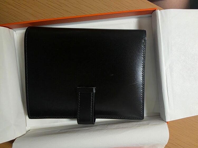 HERMES　ベアンコンパクト　ボックスカーフ（ブランド財布・小物）の商品画像 - 査定依頼日：2025年8月24日 - 最高査定価格：70,000円