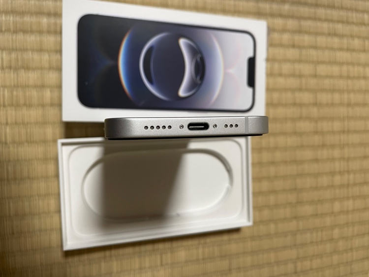 iPhone 16e 128GB au（スマホ）の商品画像 - 査定依頼日：2026年4月26日 - 最高査定価格：65,000円