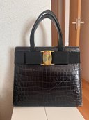 サルヴァトーレ・フェラガモ 2wayショルダーバッグ（ブランドバッグ）の商品画像 - 査定依頼日：2023年11月11日 - 最高査定価格：12,000円