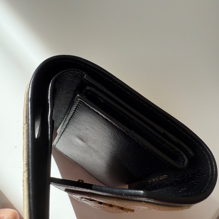 イブサンローラン  （ブランドバッグ）の商品画像 - 査定依頼日：2025年11月30日 - 最高査定価格：50,000円