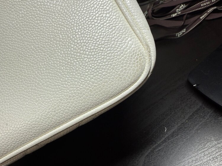 白（ブランドバッグ）の商品画像 - 査定依頼日：2025年1月11日 - 最高査定価格：82,000円