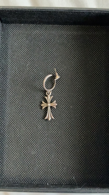 シルバーピアス  TINY CH CROSS/タイニーCHクロスフープ（古着・ファッション）の商品画像 - 査定依頼日：2026年2月6日 - 最高査定価格：126,000円