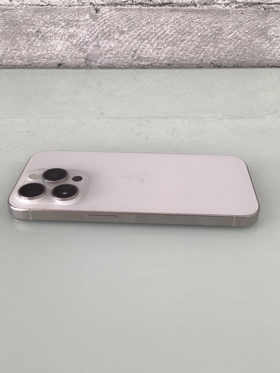 iPhone 15 Pro 256GB SIMフリー（スマホ）の商品画像 - 査定依頼日：2026年2月12日 - 最高査定価格：83,000円