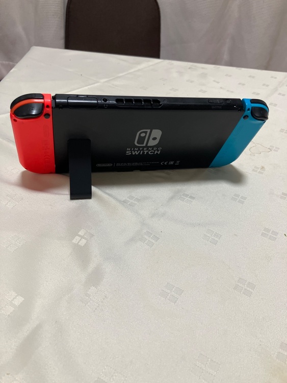 Switch 本体　ネオンブルー　ネオンレッド（ゲーム機本体・ゲームソフト）の商品画像 - 査定依頼日：2025年11月22日 - 最高査定価格：7,500円