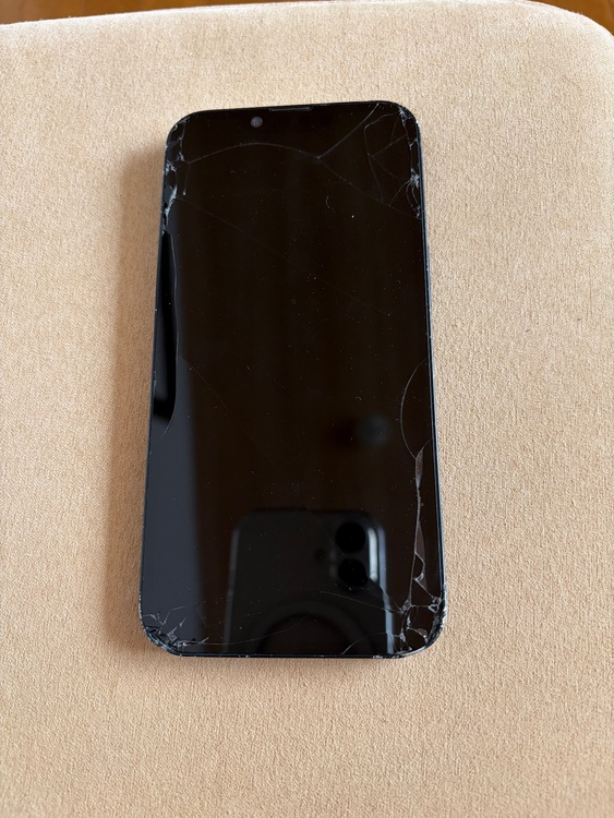 iPhone iPhone 14 256GB au（スマホ）の商品画像 - 査定依頼日：2026年7月8日 - 最高査定価格：27,000円