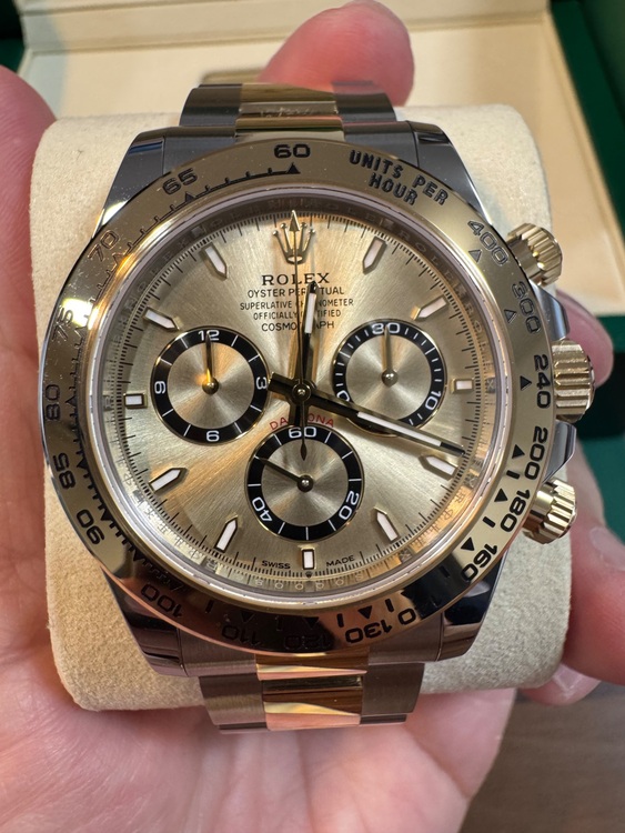 ロレックス デイトナ 12650（高級時計）の商品画像 - 査定依頼日：2025年8月25日 - 最高査定価格：3,750,000円