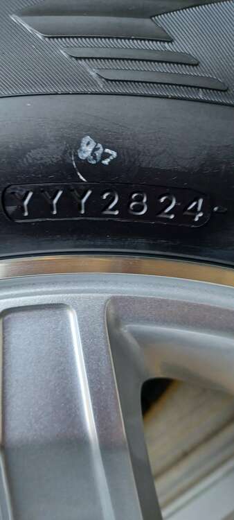 195/80R15 ヨコハマ アイスガード SUV G075　（カー用品）の商品画像 - 査定依頼日：2024年12月3日 - 最高査定価格：13,000円