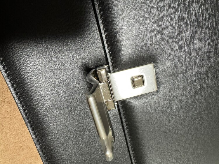 ヴァレクストラ  （ブランドバッグ）の商品画像 - 査定依頼日：2025年4月3日 - 最高査定価格：100,000円