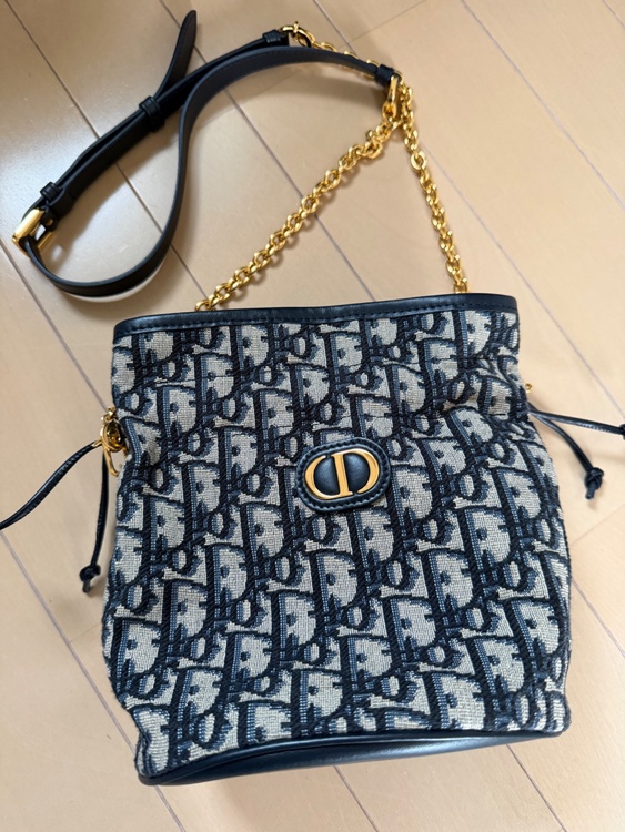 Dior 30 montaigneミニ バケットバッグ ドローストリング（ブランドバッグ）の商品画像 - 査定依頼日：2026年10月10日 - 最高査定価格：200,000円