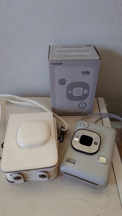 instax mini liplay（カメラ）の商品画像 - 査定依頼日：2025年9月9日 - 最高査定価格：5,000円