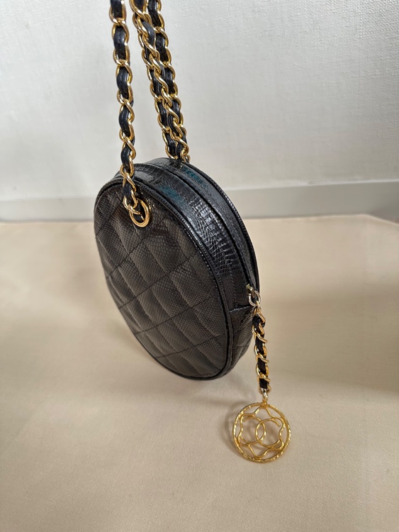 希少 ヴィンテージ CHANEL リザード オーバル チェーンショルダーバッグ（ブランドバッグ）の商品画像 - 査定依頼日：2026年8月21日 - 最高査定価格：90,000円